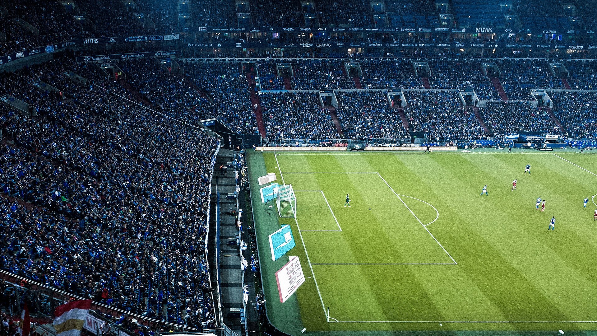 意甲争冠白热化,国际米兰紧咬尤文图斯,米兰双雄上演巅峰对决